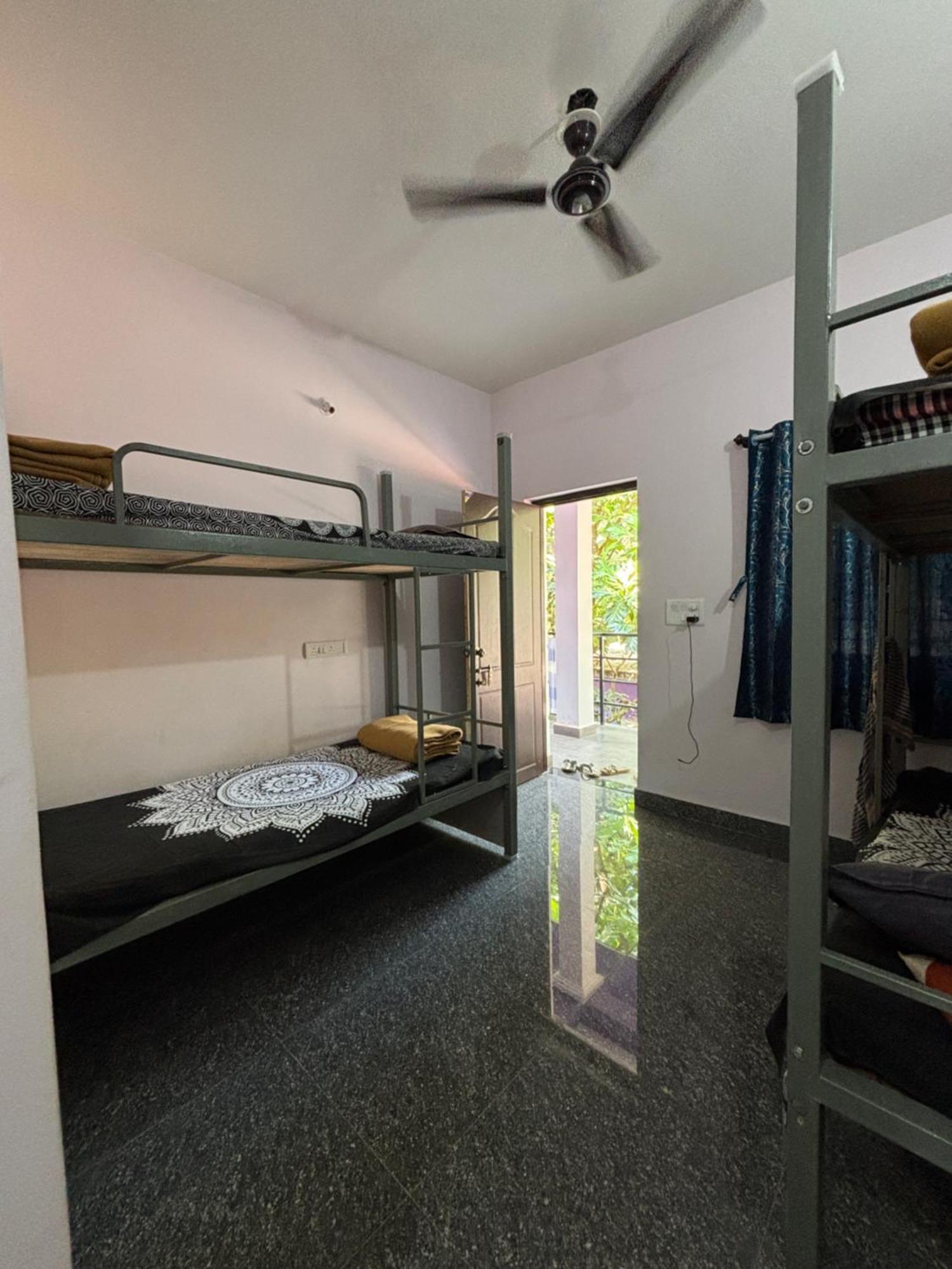 Tamasha Goa Vagator Hostel Bagian luar foto